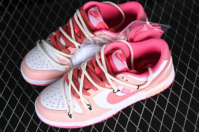 All Categories Nk SB Dunk Series Nk SB Dunk Low Low-top sneakers Nk Dunk Low Panda Prank Summer Theme Zhuyan Noodles Old Retro SB Strap Low-top Casual Shoes DZ5196-600